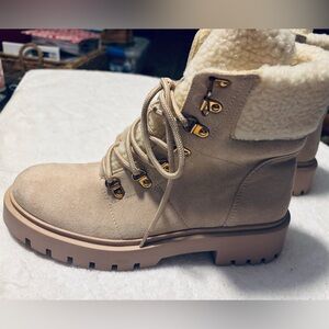 Brand New Comfy Boots By ANYTHING BUT MONDAY - Size 9.5 USA / EURO 41 - box 80